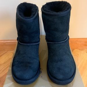 Classic Black UGG!! Last week to buy✨✅